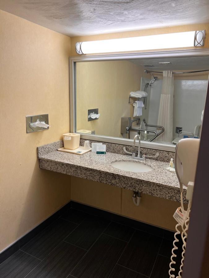 Quality Inn Hermitage Luaran gambar